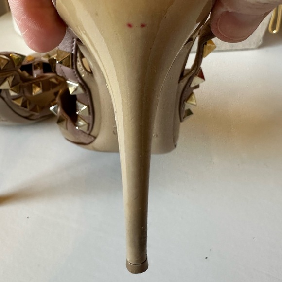 Valentino Garavani Patent Rockstud Caged Pumps 100 MM - Picture 6 of 13